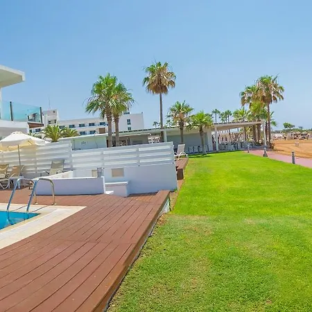 Dome Marina & 4*