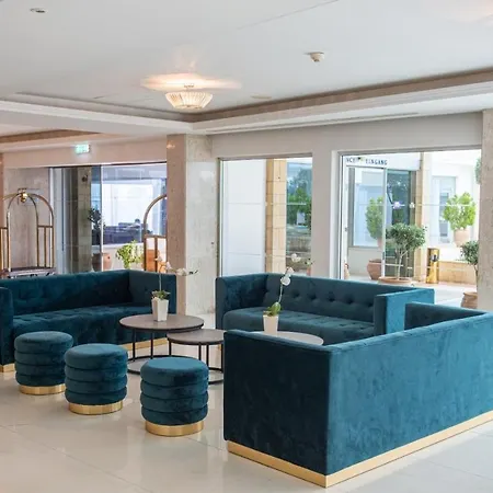 Dome Marina & فندق
