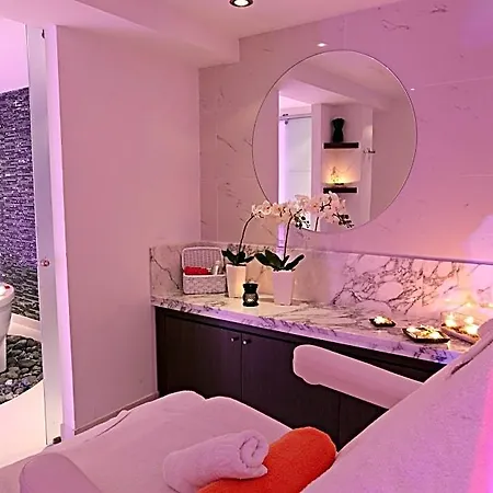 Dome Marina & فندق 4*