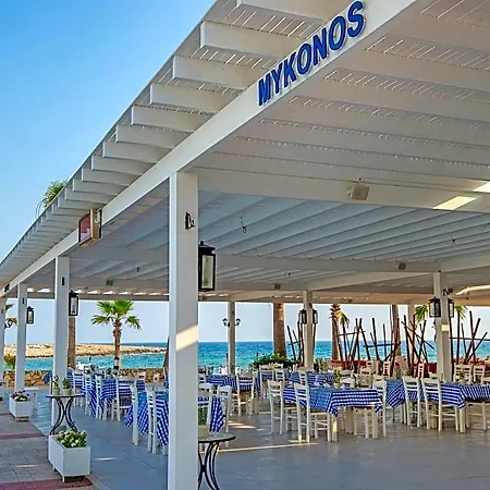 فندق Dome Marina & 4*