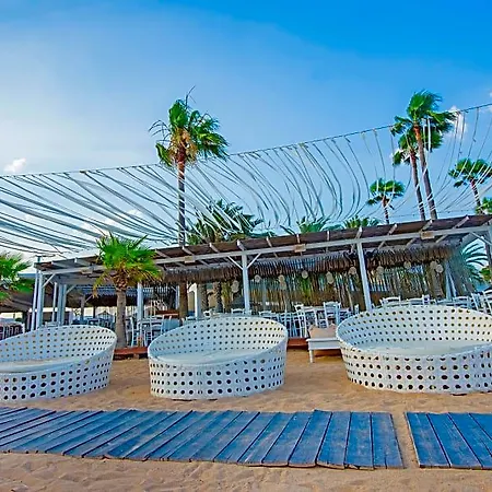 Dome Marina & أيا نابا