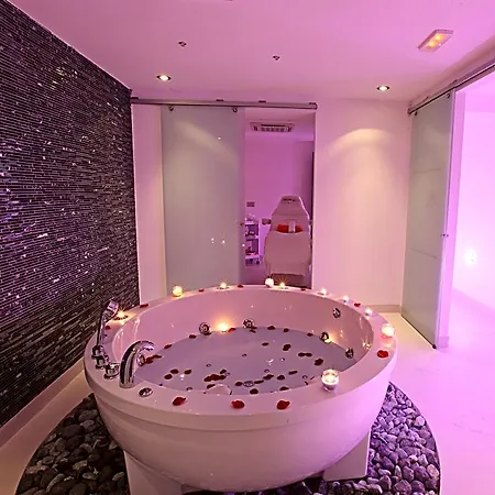 فندق Dome Marina & 4*