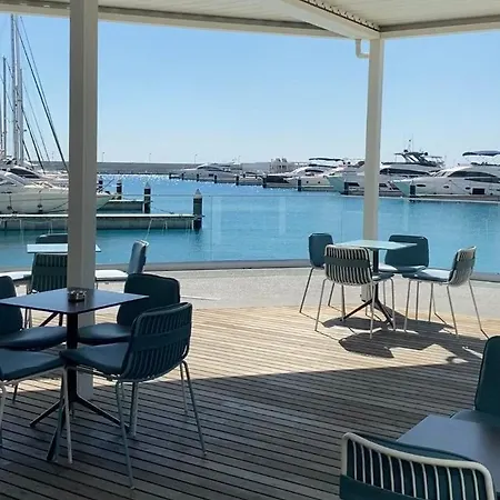 Dome Marina & 4*
